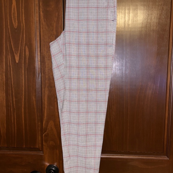 Women’s mid- to high-rise cropped plaid pull-on pants - Picture 5 of 8